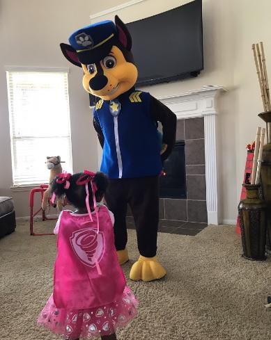 HIRE THIS MASCOT POLICE DOG FOR A GREAT COSTUME WITH EXTRA GADGETS, GREAT THEME GAMES, & lots of Houston birthday party fun.