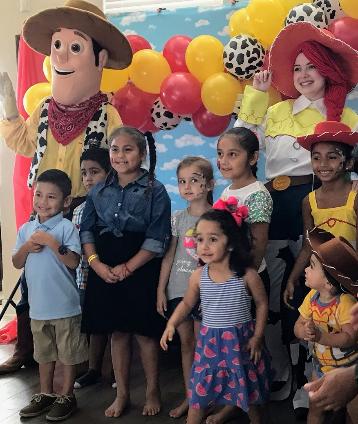 Look at the smiles that come with our mascot birthday party characters in Houston for birthday party.